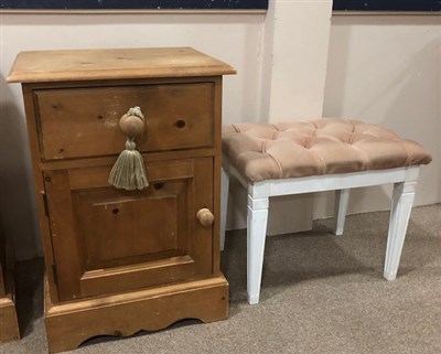 Lot 262 - A PAIR OF PINE BEDSIDE CHESTS AND A DRESSING STOOL