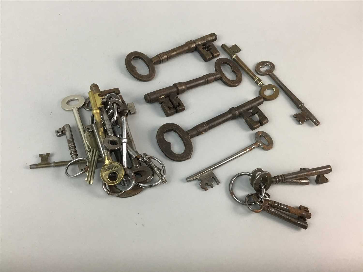 Lot 146 - A COLLECTION OF OLD STEEL KEYS