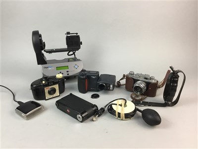 Lot 246 - A LOT OF CAMERAS AND ACCESSORIES