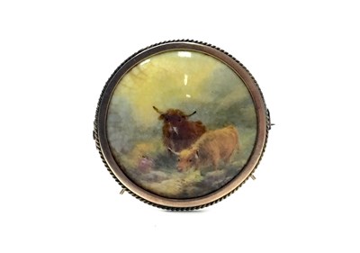 Lot 1134 - A ROYAL WORCESTER BROOCH BY HARRY STINTON