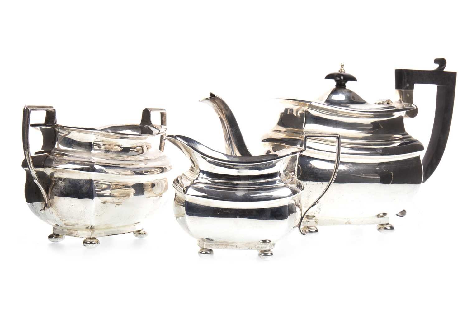 Lot 866 - AN EARLY 20TH CENTURY SILVER THREE PIECE TEA SERVICE