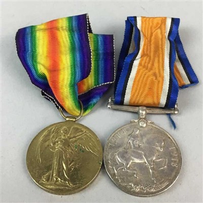 Lot 38 - A LOT OF TWO WWI MEDALS AND OTHER COLLECTABLES