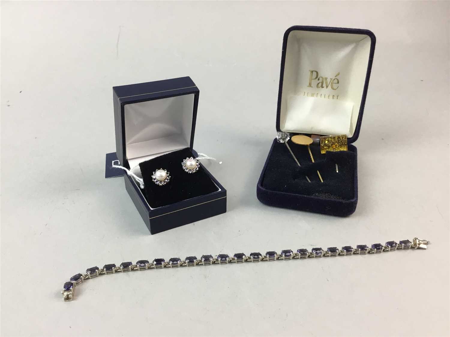 Lot 34 - A PAIR OF PEARL AND PURPLE GEM SET EARRINGS AND A GEM SET BRACELET