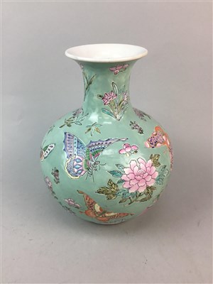 Lot 164 - A 20TH CENTURY CHINESE VASE AND A CIRCULAR PLANTER