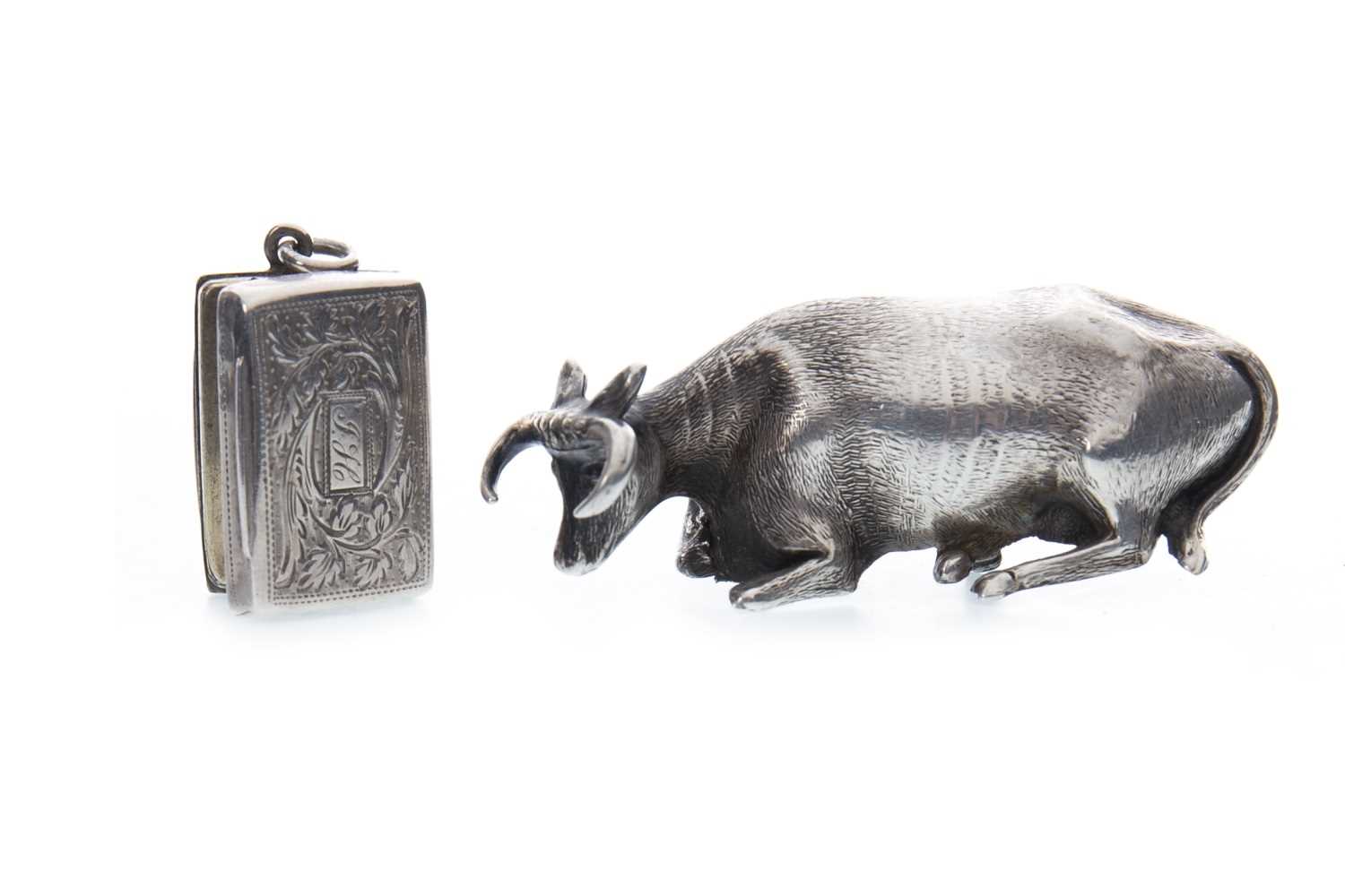Lot 872 - A MID 19TH CENTURY VINAIGRETTE AND A SILVER COW MOTIF FINIAL