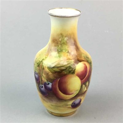Lot 174 - A ROYAL WORCESTER SMALL BALUSTER VASE