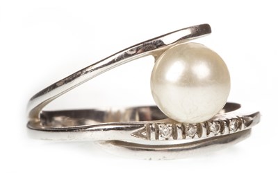 Lot 50 - A PEARL AND DIAMOND SET RING