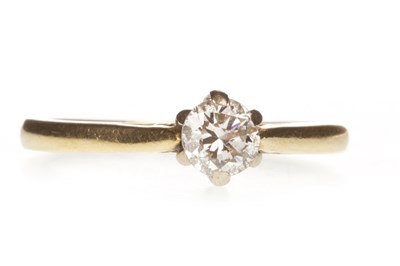 Lot 80 - A DIAMOND SOLITAIRE RING