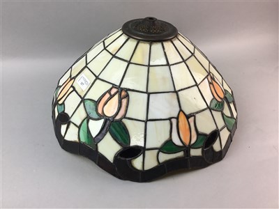 Lot 117 - A LEADED GLASS CEILING PENDANT