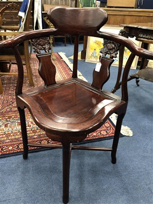 Lot 94 - A PAIR OF ROSEWOOD CORNER CHAIRS AND A CORNER TABLE