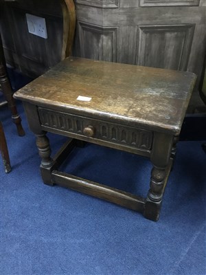 Lot 291 - A SMALL OAK OCCASIONAL TABLE OF 17TH CENTURY DESIGN
