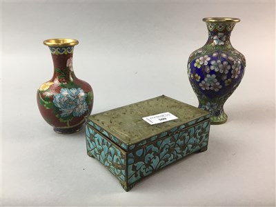 Lot 300 - A 20TH CENTURY CHINESE OBLONG CIGARETTE BOX AND TWO CLOISONNE VASES