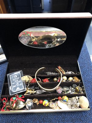 Lot 88 - A COLLECTION OF EDWARDIAN AND OTHER JEWELLERY