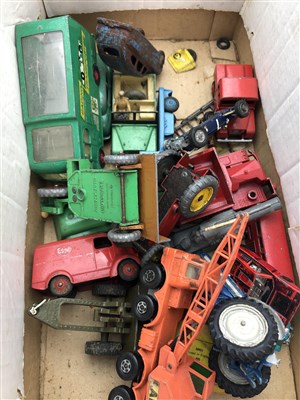 Lot 211 - A GROUP OF DIECAST VEHICLES