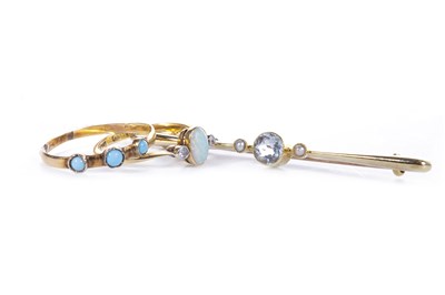 Lot 86 - TWO EDWARDIAN RINGS AND A BAR BROOCH
