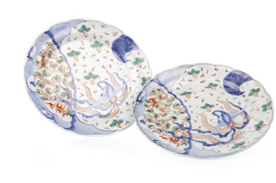 Lot 367 - A PAIR OF JAPANESE PLATES