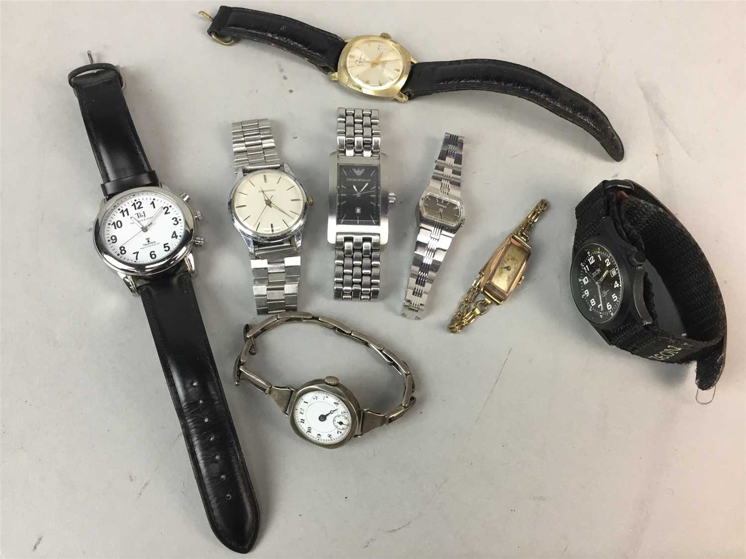 Lot 9 - A COLLECTION OF VARIOUS GENTLEMAN'S FASHION WATCHES