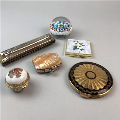 Lot 84 - A GROUP OF VARIOUS COLLECTABLES