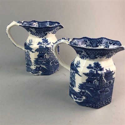 Lot 113 - A GRADUATED SET OF THREE BLUE AND WHITE JUGS AND OTHER COLLECTABLE CERAMICS
