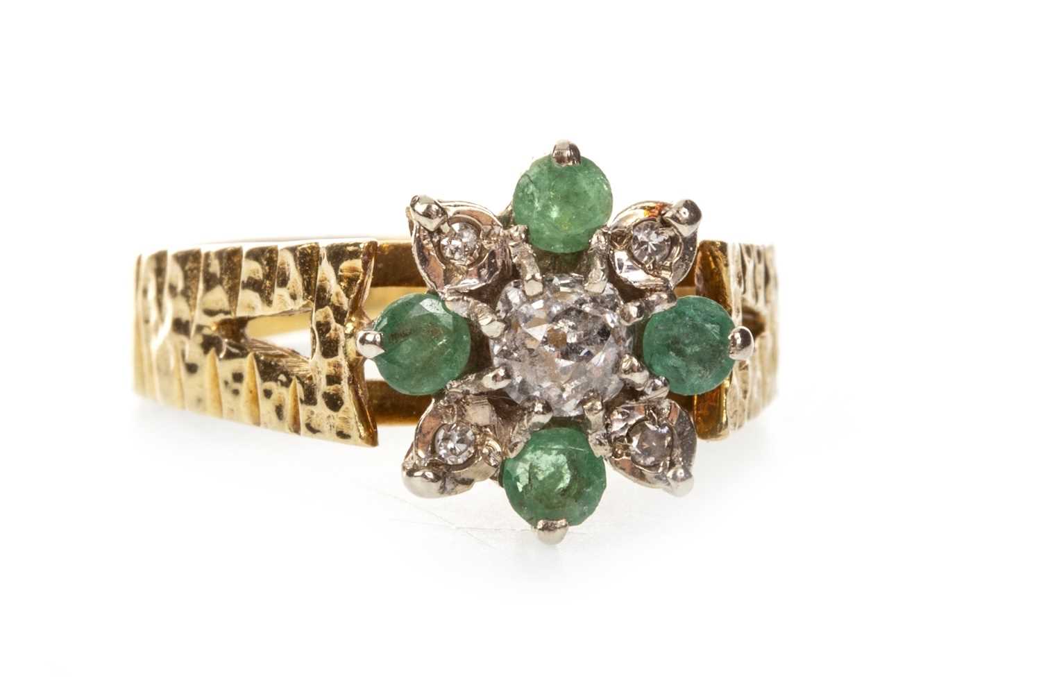 Lot 92 - A LATE 20TH CENTURY GREEN GEM AND DIAMOND CLUSTER RING