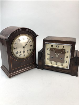 Lot 123 - AN INLAID MAHOGANY MANTEL CLOCK AND FOUR OTHER MANTEL CLOCKS