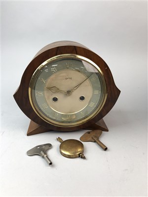 Lot 123 - AN INLAID MAHOGANY MANTEL CLOCK AND FOUR OTHER MANTEL CLOCKS