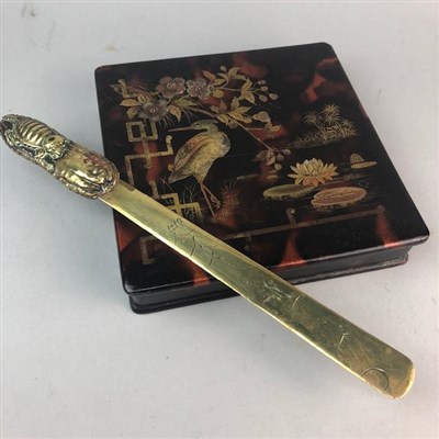 Lot 151 - A JAPANESE BRASS LETTER OPENER AND A LACQUERED BOX