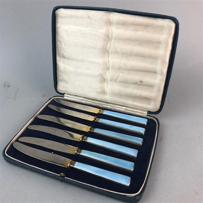 Lot 154 - A SET OF SIX AFTERNOON TEA KNIVES IN FITTED CASE