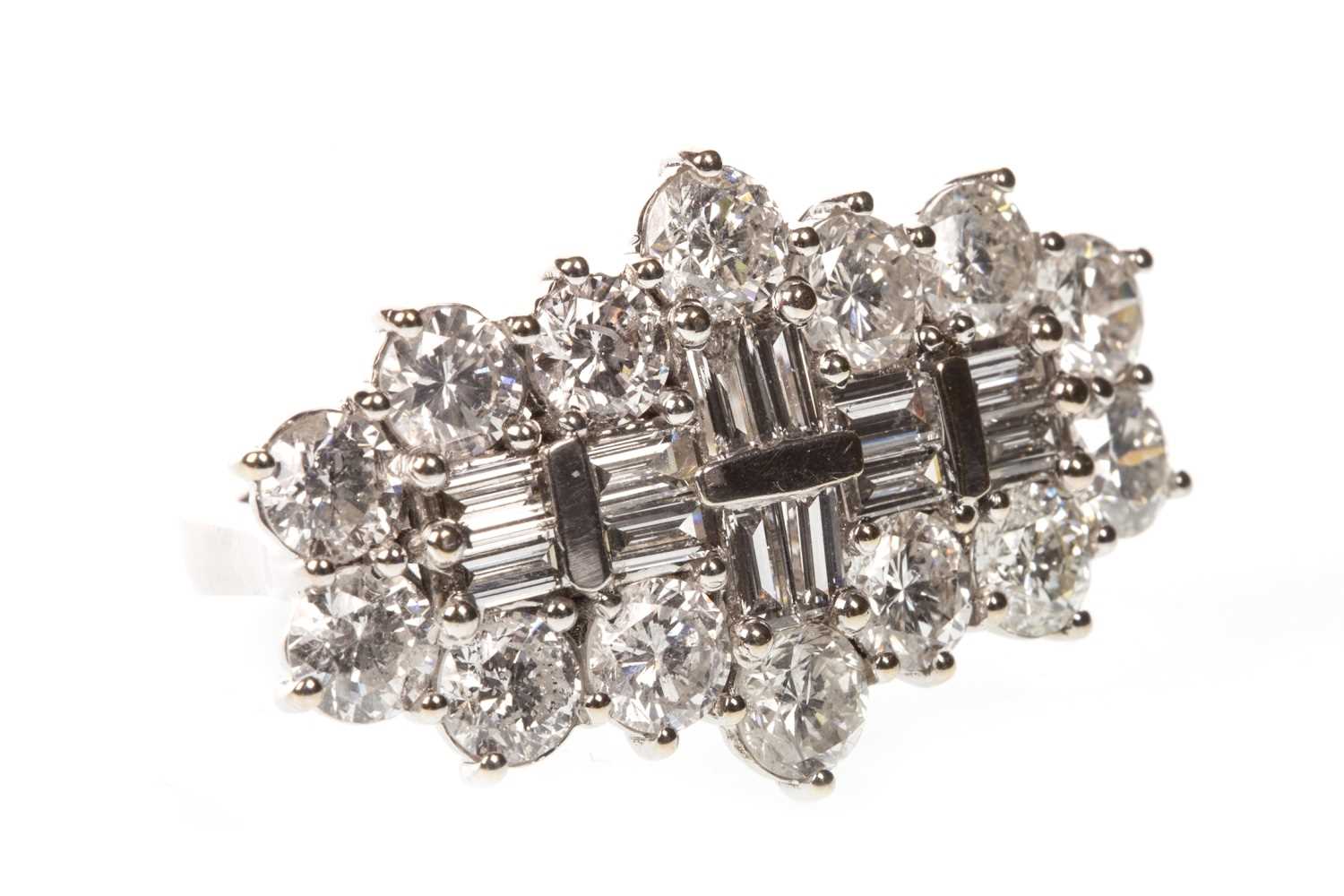 Lot 99 - A LARGE DIAMOND CLUSTER RING