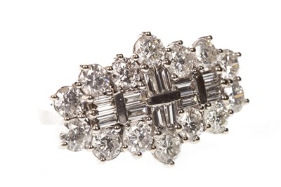 Lot 99 - A LARGE DIAMOND CLUSTER RING