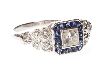 Lot 165 - A SAPPHIRE AND DIAMOND RING