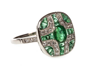 Lot 199 - AN ART DECO STYLE EMERALD AND DIAMOND RING