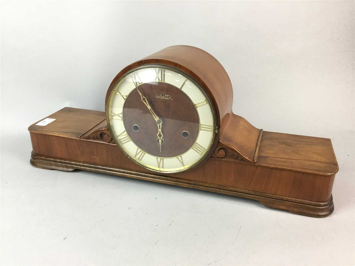 Lot 251 - A MAHOGANY VEDETTE MANTEL CLOCK