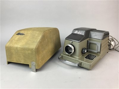 Lot 319 - AN ALDIS COLOUR SLIDE PROJECTOR AND A SCREEN