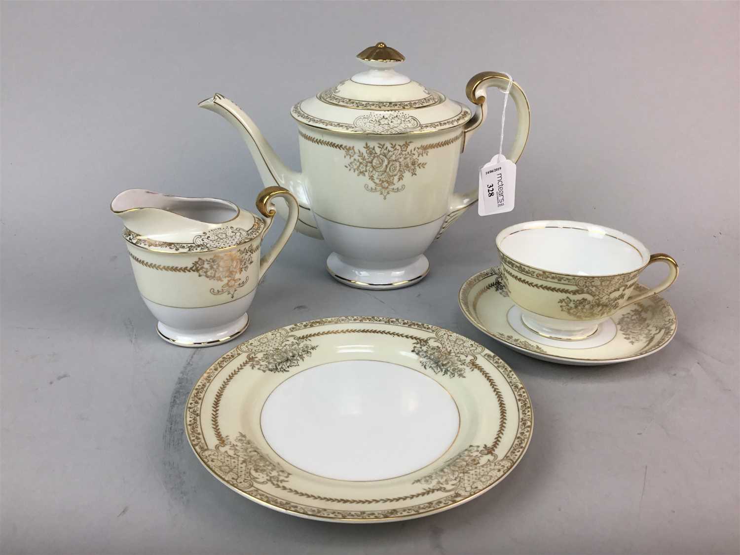 Lot 328 - A KUTANI TEA SERVICE