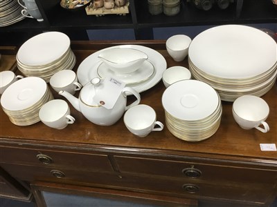 Lot 341 - A ROYAL WORCESTER DINNER, COFFEE AND TEA SERVICE