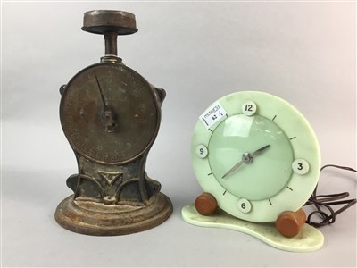 Lot 62 - AN ART DECO BAKELITE MANTEL CLOCK AND TWO SETS OF VINTAGE SCALES