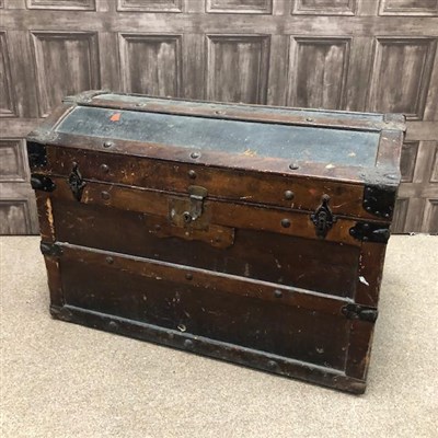 Lot 72 - AN EARLY 20TH CENTURY CABIN TRUNK