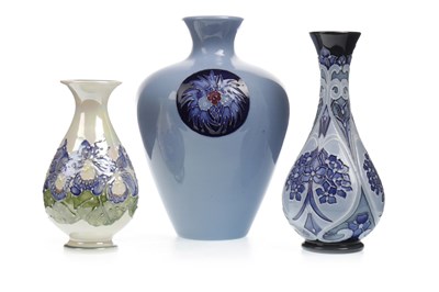 Lot 1278 - A MOORCROFT 'FORGET ME NOT' VASE AND TWO OTHERS