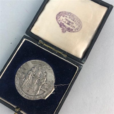 Lot 128 - A VICTORY AND PEACE PRESENTATION MEDAL, A GEORGE III CROWN AND OTHER COINS