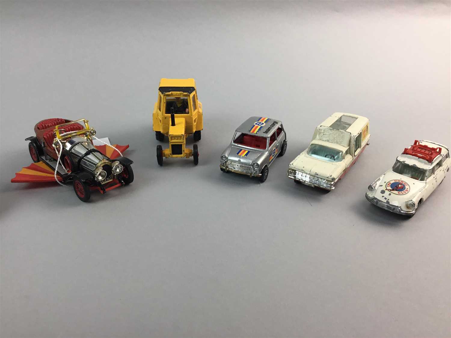 Lot 121 - A COLLECTION OF DIE CAST VEHICLES