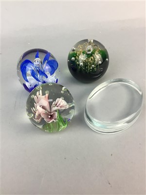 Lot 123 - A LOT OF PAPERWEIGHTS