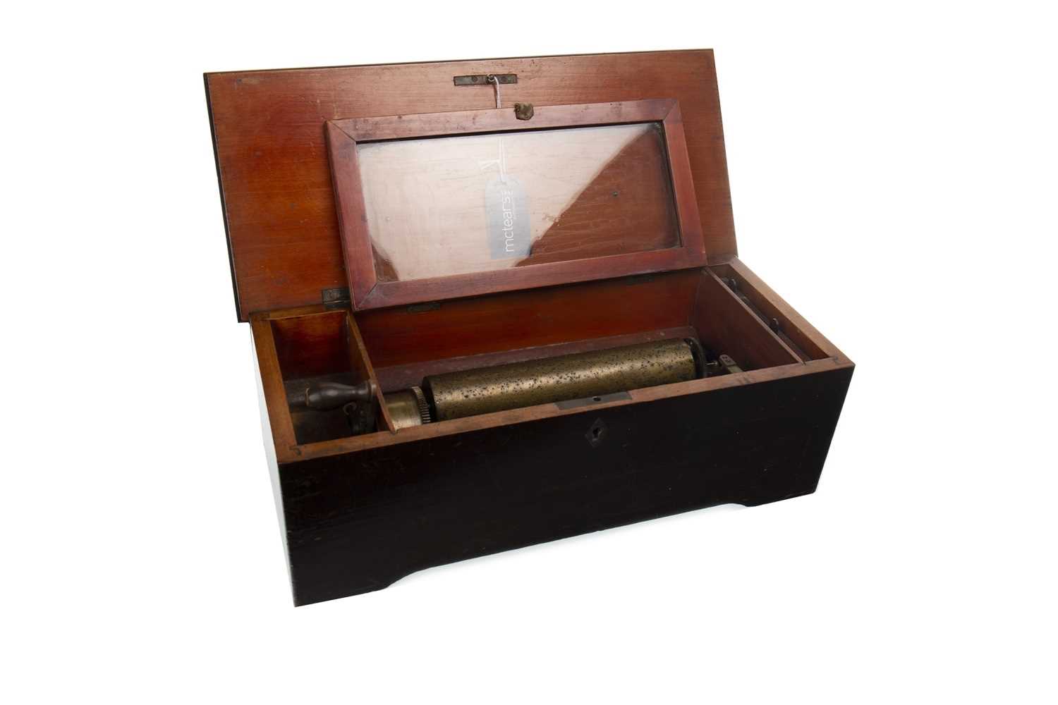 Lot 1425 - AN EARLY 20TH CENTURY LEVER WIND MUSIC BOX