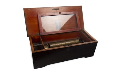 Lot 1425 - AN EARLY 20TH CENTURY LEVER WIND MUSIC BOX