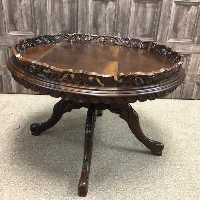 Lot 116 - A REPRODUCTION CIRCULAR OCCASIONAL TABLE