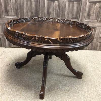 Lot 116 - A REPRODUCTION CIRCULAR OCCASIONAL TABLE