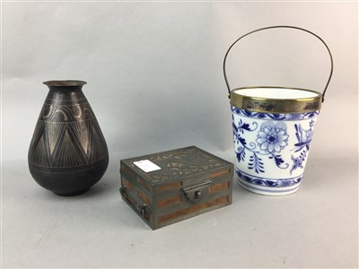 Lot 32 - A CHINESE FAMILLE ROSE GINGER JAR, METAL WORK VASE, CASKET AND TWO BLUE AND WHITE CERAMICS