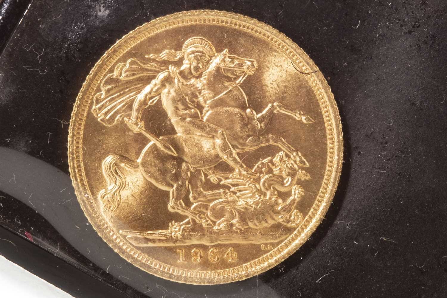 Lot 544 - A GOLD SOVEREIGN, 1964
