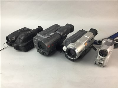 Lot 93 - A COLLECTION OF 20TH CENTURY CAMERAS