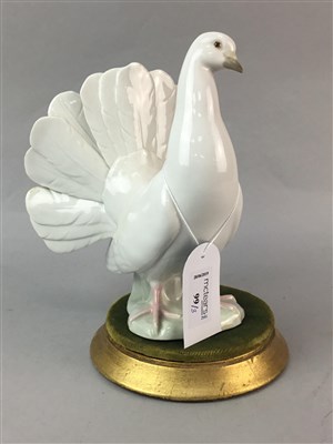 Lot 99 - A LLADRO FIGURE OF A TURTLE DOVE AND OTHERS
